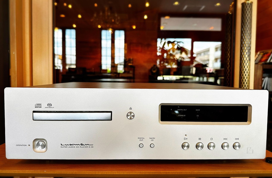 LUXMAN D-05