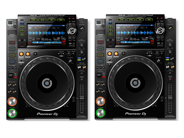 新たな世界標準となるマルチプレーヤーPioneer DJのCDJ-2000NXS2の二台 ...