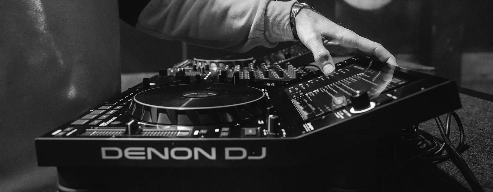 DENON DJの真骨頂SC600 Primeに3万円以上お買い得な箱ダメージアウトレットがございます！USBでDJする方、DENON DJを