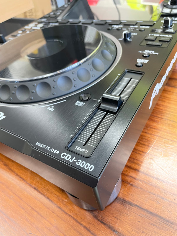 中古美品のCDJ-3000のご紹介です。