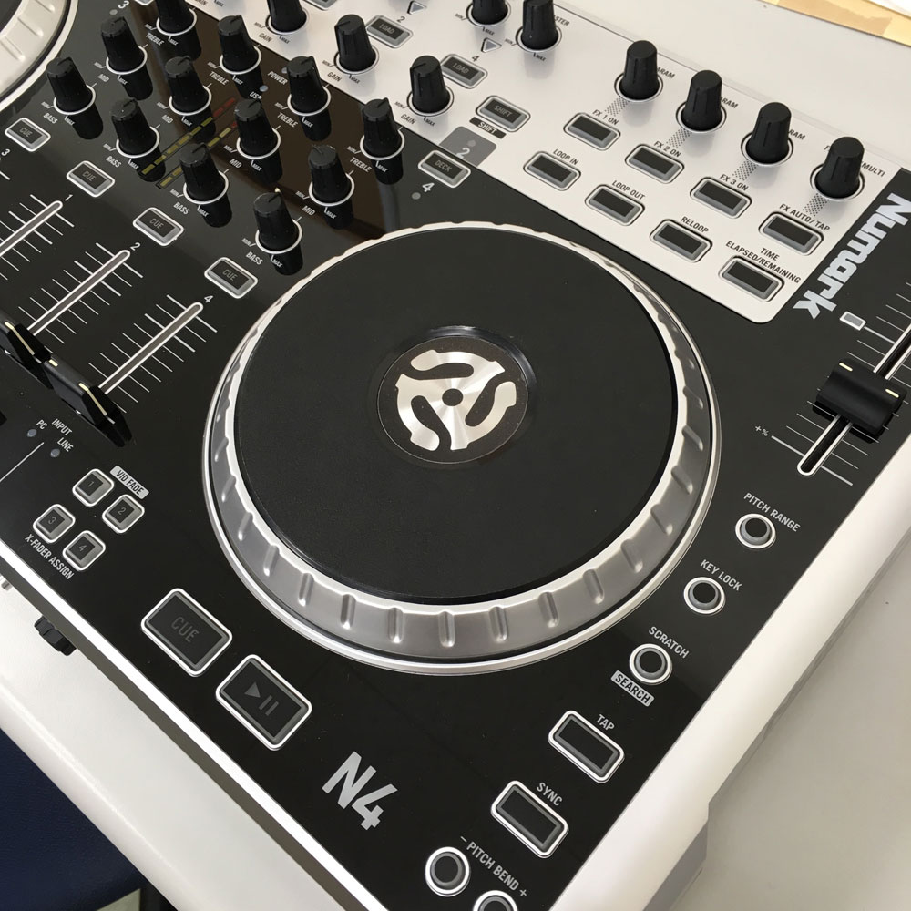 中古品】Serato DJ Liteに対応したDJコントローラー、NumarkのN4の紹介